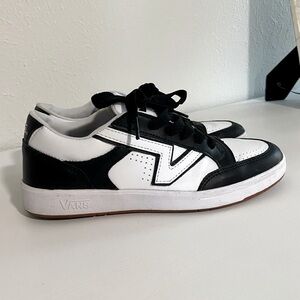 Vans Lowland ComfyCush Leather Sneaker - Size 9 (Women’s)